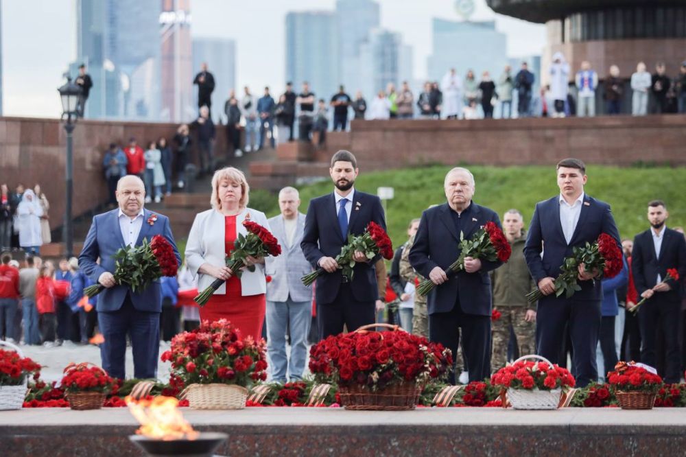Александр Волошин: #НЕПОКОРЁННЫЕ2025. Москва — снова точка объединения В 1941 году у ворот Москвы стоял враг и был уверен, что сломит нас Александр Волошин: #НЕПОКОРЁННЫЕ2025. Москва — снова точка объединения В 1941 году у ворот Москвы стоял враг и был уверен, что сломит нас