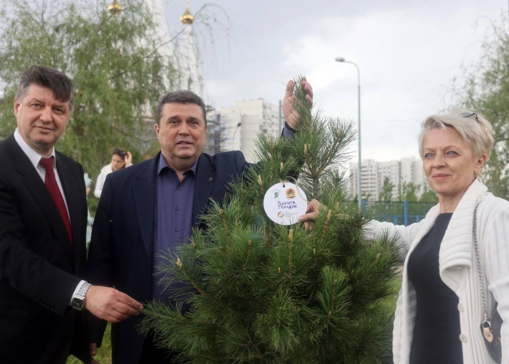 17 мая в московском Мемориальном храмовом комплексе святых мучеников Анатолия и Протолеона состоялось торжественное открытие Галереи памяти советских и российских журналистов, погибших при исполнении своего профессионального... 17 мая в московском Мемориальном храмовом комплексе святых мучеников Анатолия и Протолеона состоялось торжественное открытие Галереи памяти советских и российских журналистов, погибших при исполнении своего профессионального...