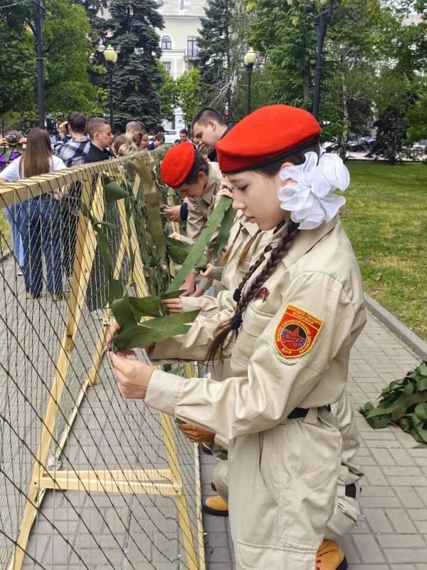 Юнармейцы Местного отделения городского округа Макеевка имени Героя СВО Линева Алексея Михайловича принимают участие в акции "Все для Zащитников Юнармейцы Местного отделения городского округа Макеевка имени Героя СВО Линева Алексея Михайловича принимают участие в акции "Все для Zащитников