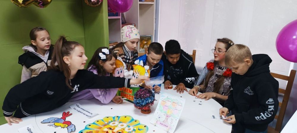 Праздник семьи. В библиотеке-филиале № 2 семейного чтения прошла семейная встреча «Нам весело в кругу семьи», посвященная Международному дню семьи Праздник семьи. В библиотеке-филиале № 2 семейного чтения прошла семейная встреча «Нам весело в кругу семьи», посвященная Международному дню семьи