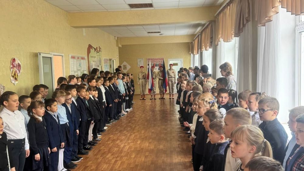 В образовательных учреждениях округа прошли внеклассные занятия «Разговоры о важном» В образовательных учреждениях округа прошли внеклассные занятия «Разговоры о важном»