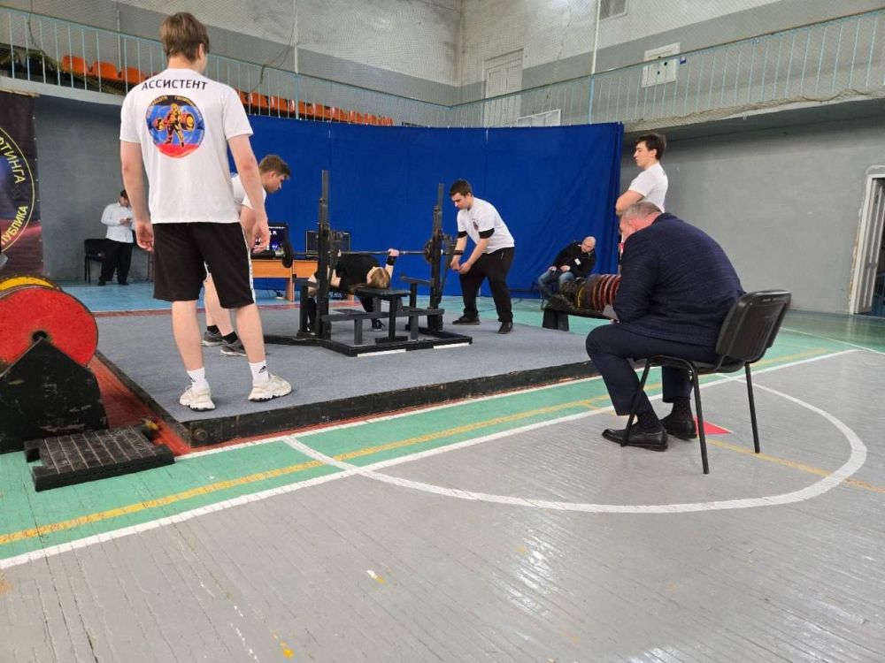 В спортивном комплексе «Трубник» с 16 по 18 мая проходило открытое Первенство и Чемпионат ДНР по пауэрлифтингу (троеборье классическое) В спортивном комплексе «Трубник» с 16 по 18 мая проходило открытое Первенство и Чемпионат ДНР по пауэрлифтингу (троеборье классическое)