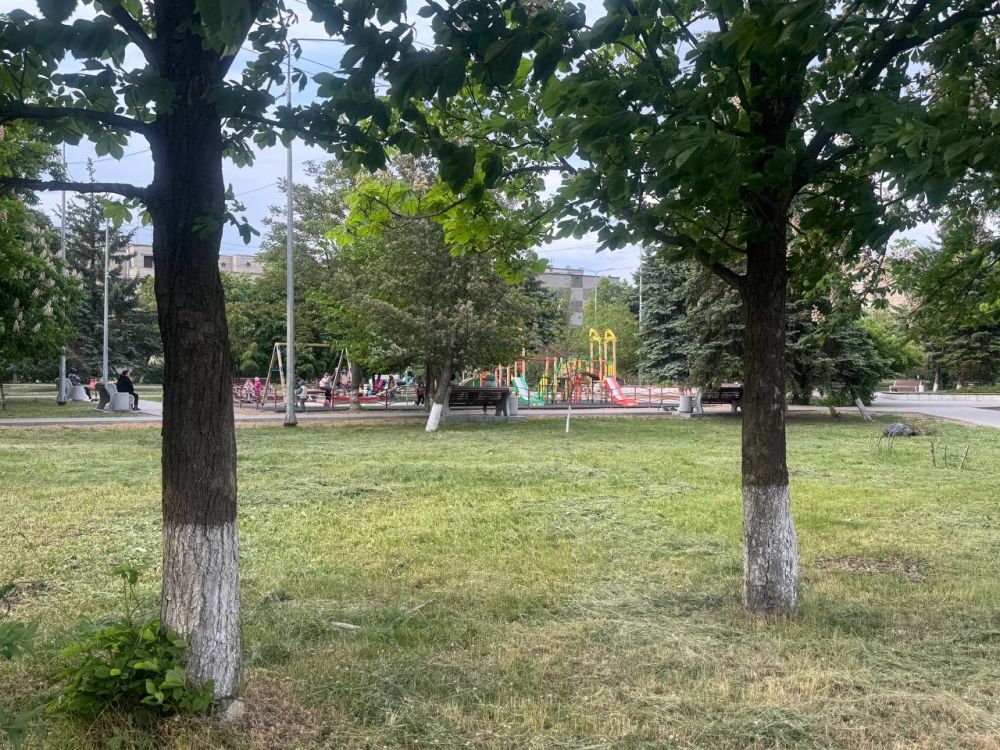 В Ждановке продолжаются работы по благоустройству В Ждановке продолжаются работы по благоустройству