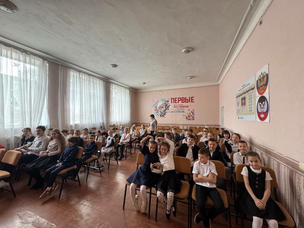 Сегодня, 19 мая, в Актовом зале МБОУ СШ 2 прошёл концерт для учащихся 1-х классов "Волшебные звуки флейты" Сегодня, 19 мая, в Актовом зале МБОУ СШ 2 прошёл концерт для учащихся 1-х классов "Волшебные звуки флейты"