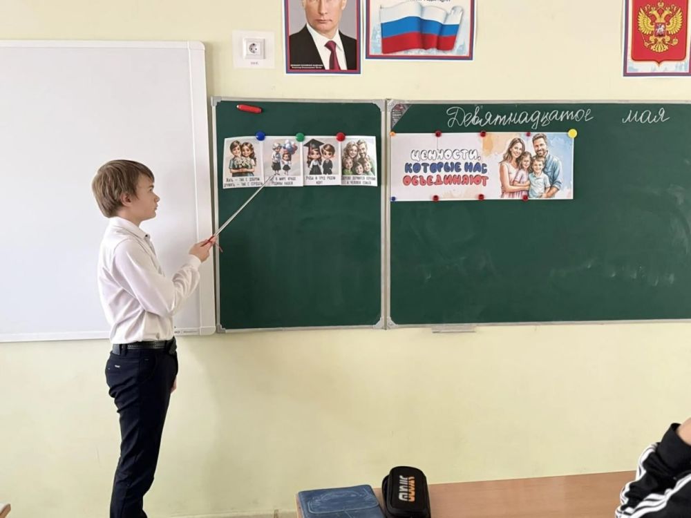 В школах Кировского прошли занятия проекта «Разговоры о важном» В школах Кировского прошли занятия проекта «Разговоры о важном»