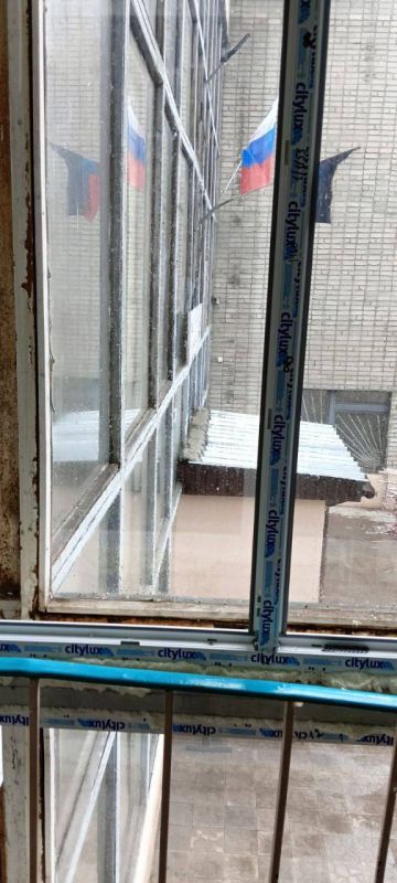 Денис Зубов: Силами подрядной организации шеф-региона Нижегородской области выполняются работы по замене оконных блоков в здании Иловайской городской библиотеки Денис Зубов: Силами подрядной организации шеф-региона Нижегородской области выполняются работы по замене оконных блоков в здании Иловайской городской библиотеки