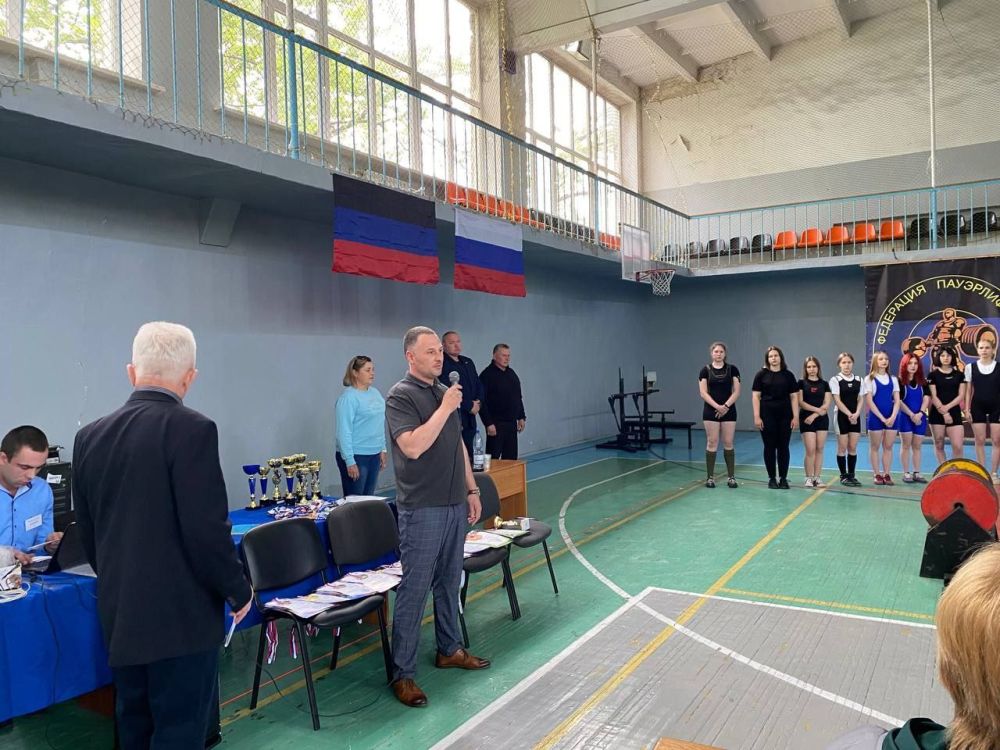 В спортивном комплексе «Трубник» с 16 по 18 мая проходило открытое Первенство и Чемпионат ДНР по пауэрлифтингу (троеборье классическое) В спортивном комплексе «Трубник» с 16 по 18 мая проходило открытое Первенство и Чемпионат ДНР по пауэрлифтингу (троеборье классическое)
