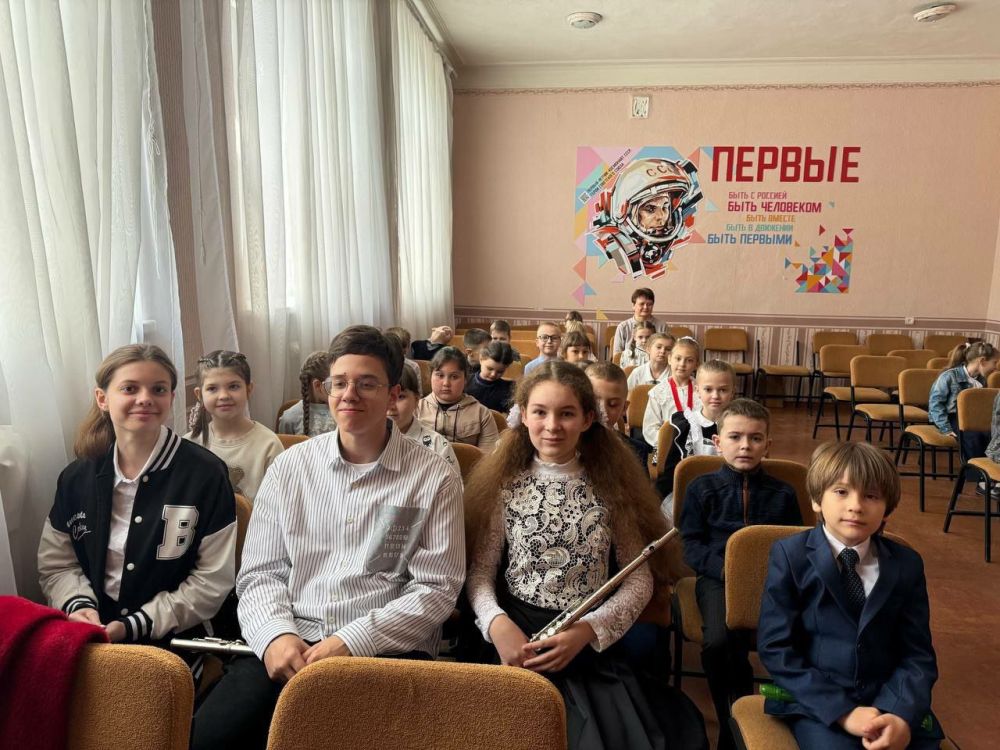 Сегодня, 19 мая, в Актовом зале МБОУ СШ 2 прошёл концерт для учащихся 1-х классов "Волшебные звуки флейты" Сегодня, 19 мая, в Актовом зале МБОУ СШ 2 прошёл концерт для учащихся 1-х классов "Волшебные звуки флейты"