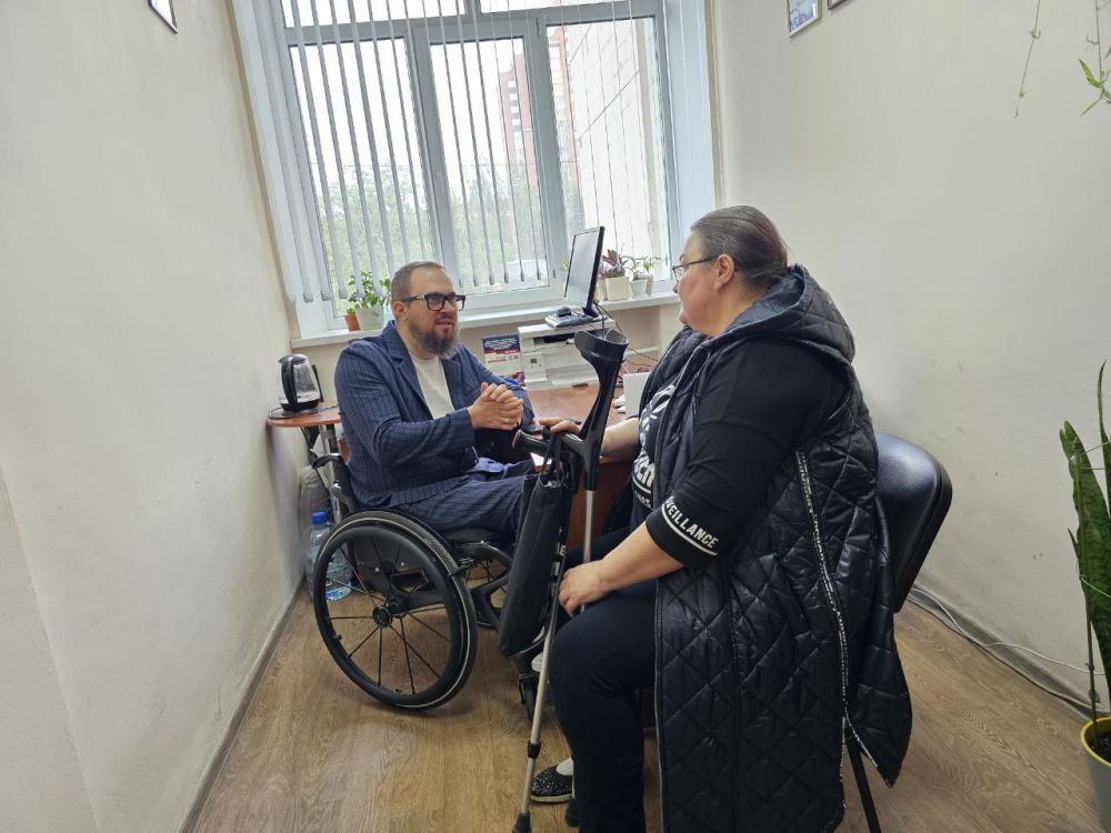 Прием члена Комитета Народного Совета по труду, занятости, социальной политике и делам ветеранов, депутата Народного Совета ДНР Ярослава Лисобея Прием члена Комитета Народного Совета по труду, занятости, социальной политике и делам ветеранов, депутата Народного Совета ДНР Ярослава Лисобея