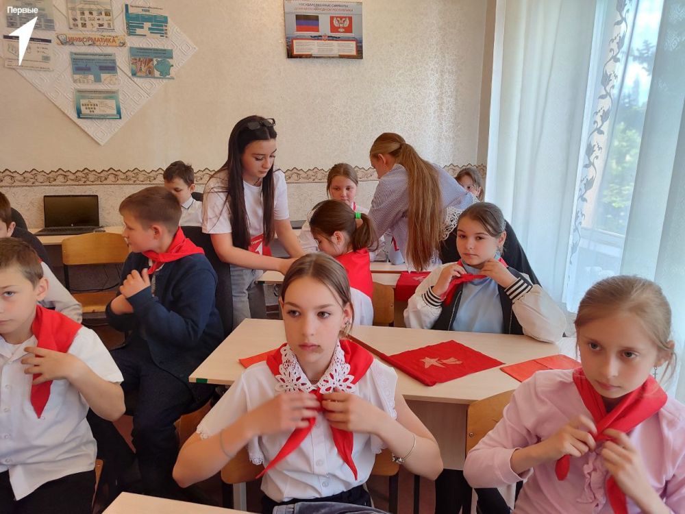 Продолжаем традиции. В День детских общественных организаций Первые из школы №13 подарили настоящий праздник ребятам из 5-х классов Продолжаем традиции. В День детских общественных организаций Первые из школы №13 подарили настоящий праздник ребятам из 5-х классов