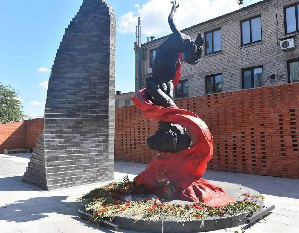 В рамках проводимого в г. Донецк заседания Совета руководителей территориальных органов Федерального казначейства в Южном федеральном округе в честь ознаменования 80-летия Победы в Великой Отечественной Войне, делегация... В рамках проводимого в г. Донецк заседания Совета руководителей территориальных органов Федерального казначейства в Южном федеральном округе в честь ознаменования 80-летия Победы в Великой Отечественной Войне, делегация...