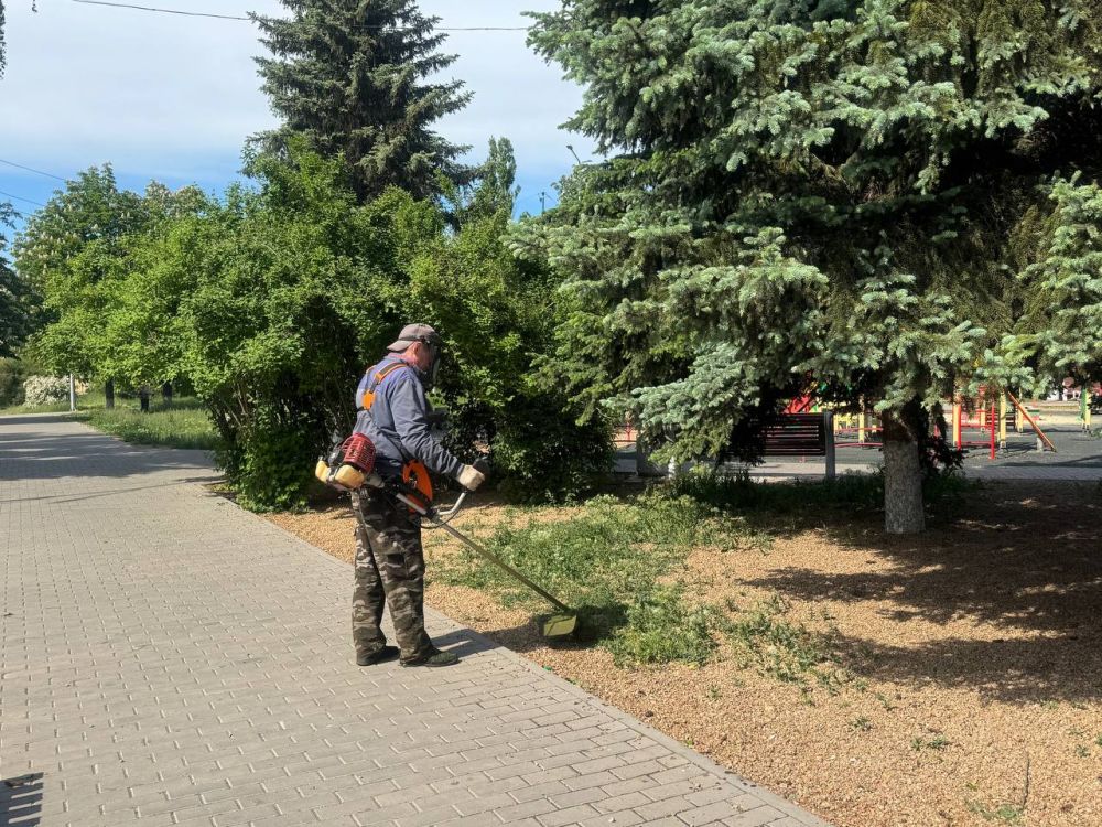 В Ждановке продолжаются работы по благоустройству В Ждановке продолжаются работы по благоустройству