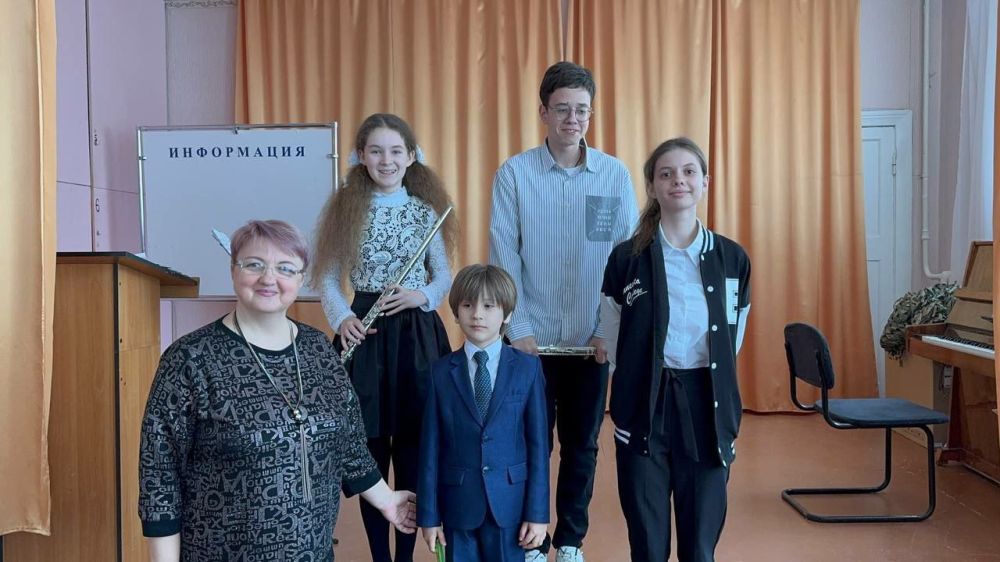 Сегодня, 19 мая, в Актовом зале МБОУ СШ 2 прошёл концерт для учащихся 1-х классов "Волшебные звуки флейты" Сегодня, 19 мая, в Актовом зале МБОУ СШ 2 прошёл концерт для учащихся 1-х классов "Волшебные звуки флейты"