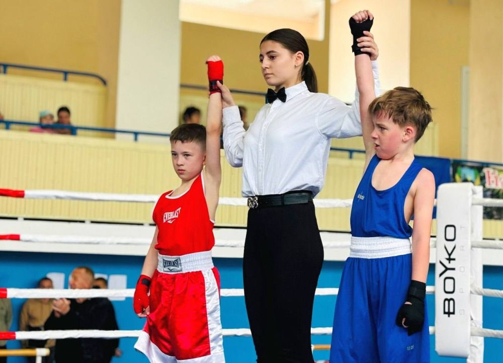 Победный бокс в Шахтёрске. Единая Россия провела в Шахтёрске муниципальные соревнования по боксу в честь 80-летия Победы в Великой Отечественной войне Победный бокс в Шахтёрске. Единая Россия провела в Шахтёрске муниципальные соревнования по боксу в честь 80-летия Победы в Великой Отечественной войне