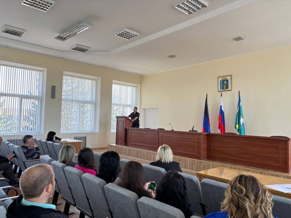 Сотрудник МВД прочел лекцию о кибермошенничестве Сотрудник МВД прочел лекцию о кибермошенничестве