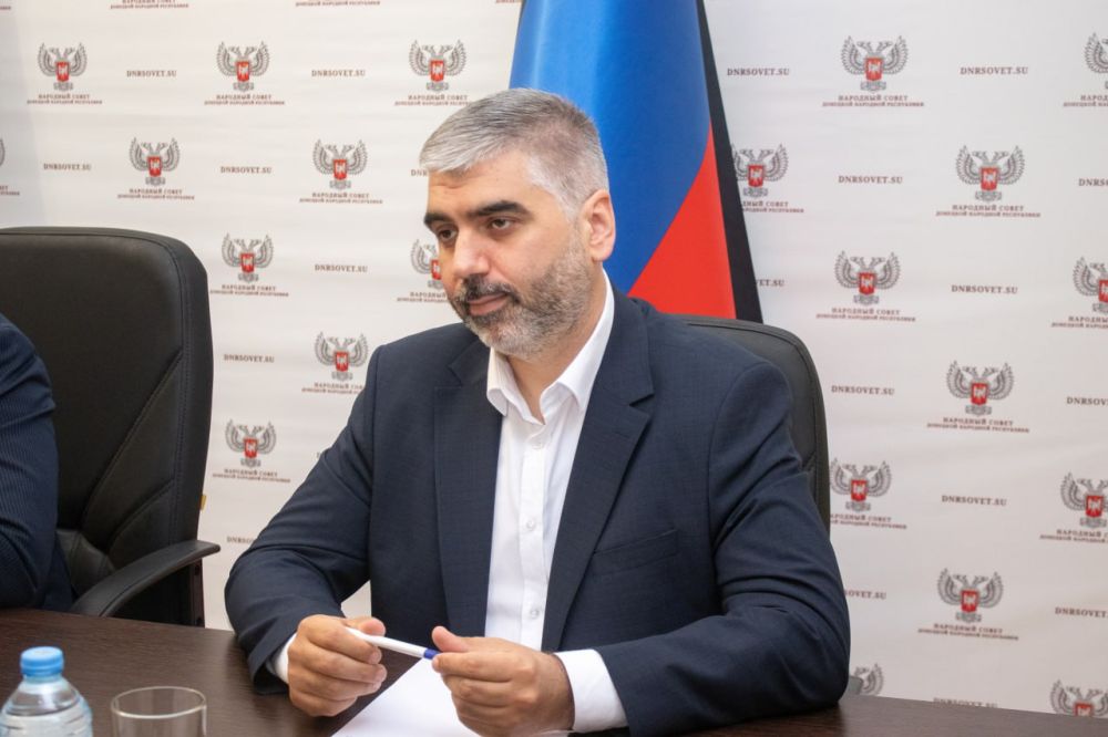 Алексей Дорофеев: Сегодня принял участие в рабочем совещании с Председателем Народного Совета Константином Кузьминым и коллегами – председателями комитетов Алексей Дорофеев: Сегодня принял участие в рабочем совещании с Председателем Народного Совета Константином Кузьминым и коллегами – председателями комитетов