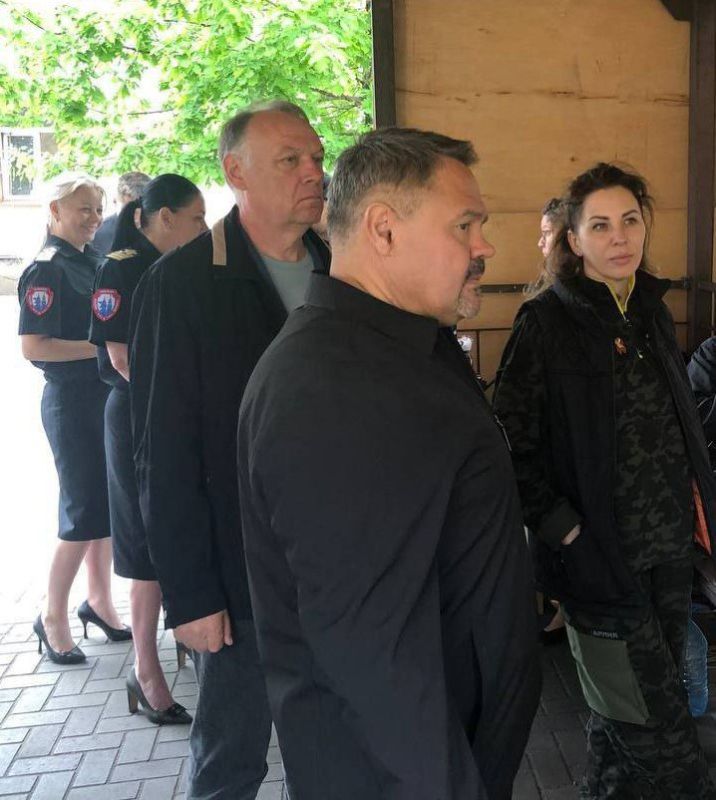 В ходе рабочего визита в Донецкую Народную Республику делегация Казначейства России во главе с заместителем руководителя Федерального казначейства Александром Демидовым посетила объект казначейского сопровождения ГУП ДНР... В ходе рабочего визита в Донецкую Народную Республику делегация Казначейства России во главе с заместителем руководителя Федерального казначейства Александром Демидовым посетила объект казначейского сопровождения ГУП ДНР...