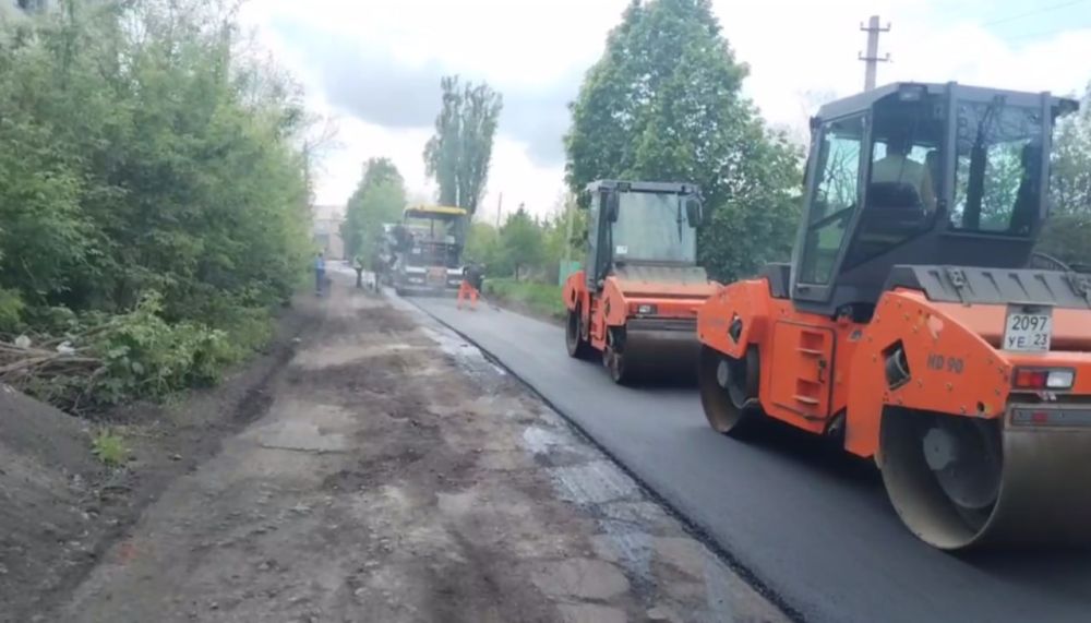 В Дебальцеве продолжается капитальный ремонт дорог В Дебальцеве продолжается капитальный ремонт дорог