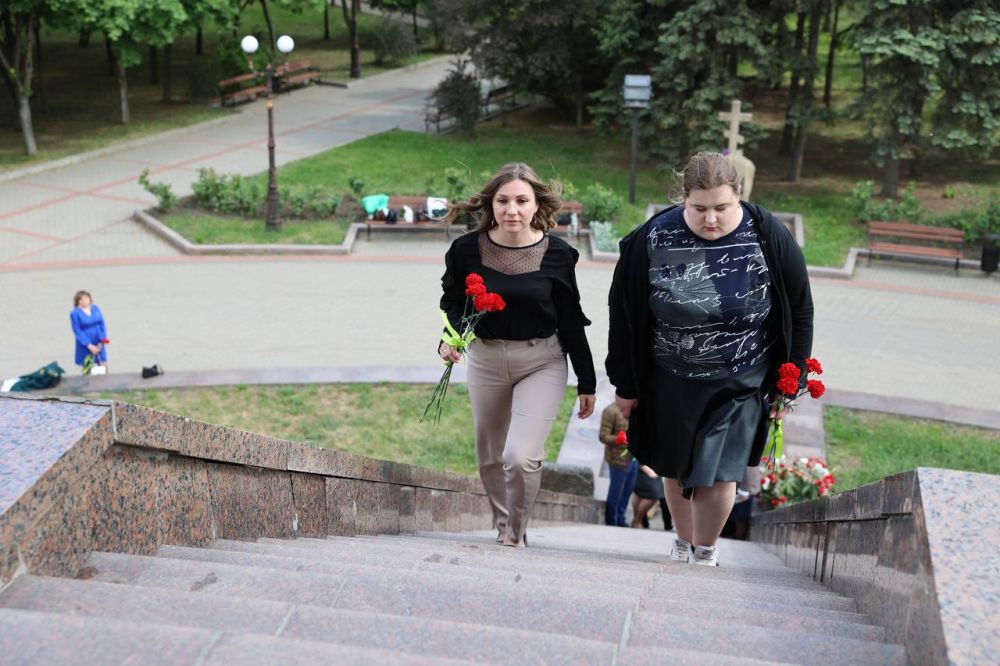 В Доме Профсоюзов прошло патриотическое мероприятие, посвященное памятным датам: 80-летию Великой Победы, 120-летию профсоюзного движения России и 10-летию профсоюзного движения Донецкой Народной Республики под названием... В Доме Профсоюзов прошло патриотическое мероприятие, посвященное памятным датам: 80-летию Великой Победы, 120-летию профсоюзного движения России и 10-летию профсоюзного движения Донецкой Народной Республики под названием...