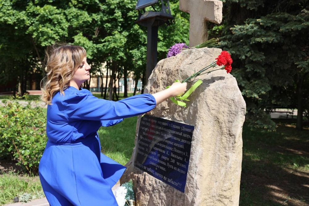 В Доме Профсоюзов прошло патриотическое мероприятие, посвященное памятным датам: 80-летию Великой Победы, 120-летию профсоюзного движения России и 10-летию профсоюзного движения Донецкой Народной Республики под названием... В Доме Профсоюзов прошло патриотическое мероприятие, посвященное памятным датам: 80-летию Великой Победы, 120-летию профсоюзного движения России и 10-летию профсоюзного движения Донецкой Народной Республики под названием...