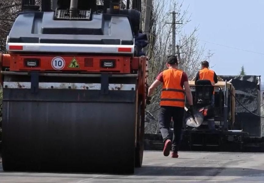 Челябинские строители приступили к замене водовода в Ясиноватой Челябинские строители приступили к замене водовода в Ясиноватой
