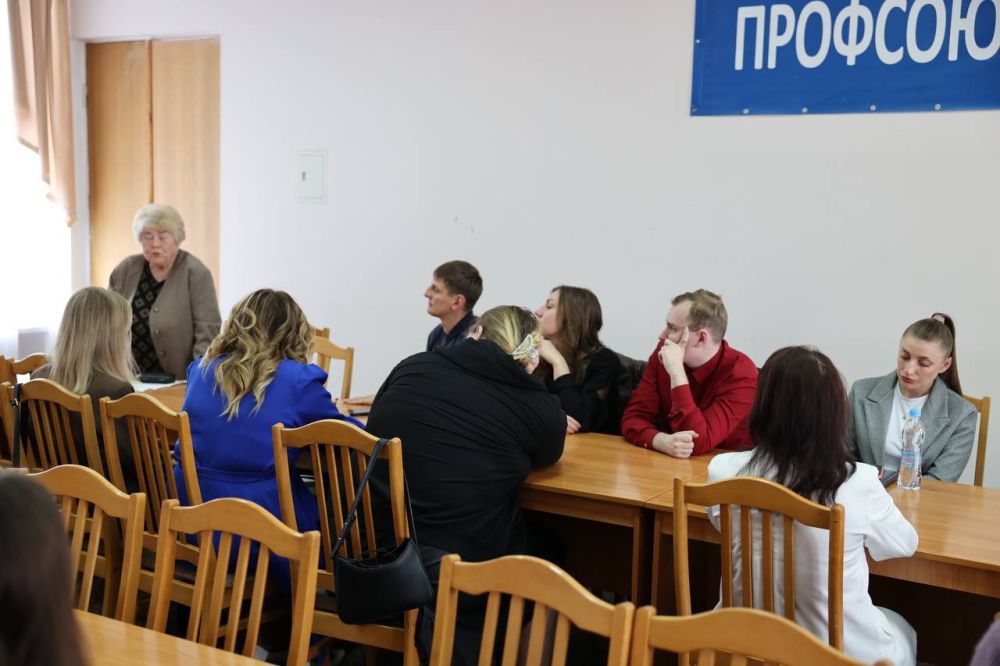 В Доме Профсоюзов прошло патриотическое мероприятие, посвященное памятным датам: 80-летию Великой Победы, 120-летию профсоюзного движения России и 10-летию профсоюзного движения Донецкой Народной Республики под названием... В Доме Профсоюзов прошло патриотическое мероприятие, посвященное памятным датам: 80-летию Великой Победы, 120-летию профсоюзного движения России и 10-летию профсоюзного движения Донецкой Народной Республики под названием...
