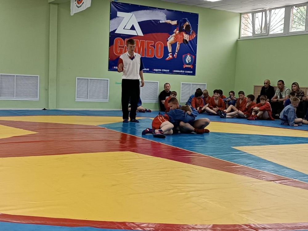 Александр Шатов: Совместно с директором Спортивной школы олимпийского резерва Амурской области Олегом Шелпаковым выступил почетным гостем на соревнованиях по самбо на призы Губернатора Амурской области, которые состоялись в... Александр Шатов: Совместно с директором Спортивной школы олимпийского резерва Амурской области Олегом Шелпаковым выступил почетным гостем на соревнованиях по самбо на призы Губернатора Амурской области, которые состоялись в...