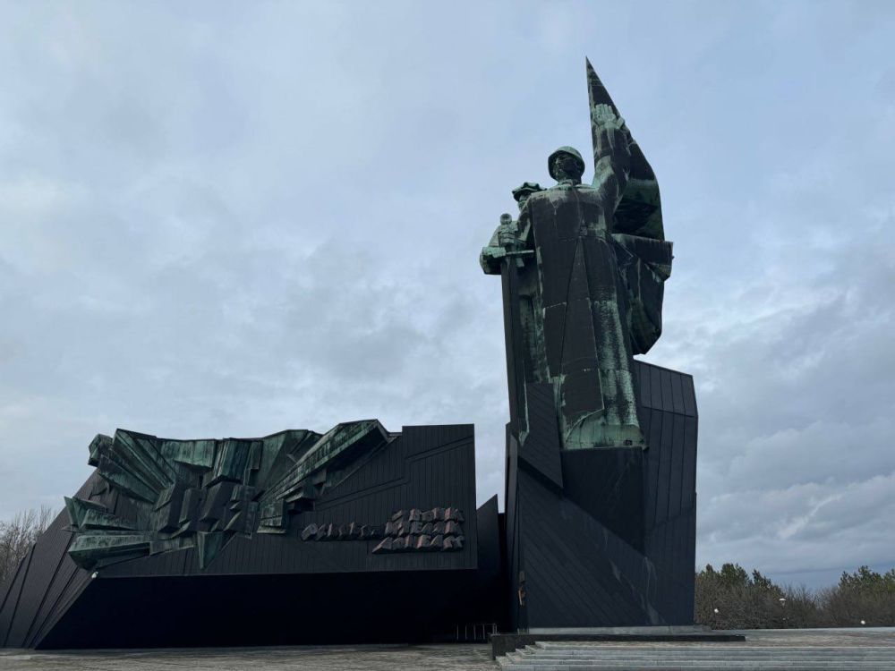 Мемориальный комплекс «Твоим освободителям, Донбасс» в сердце Донецка стал символом воинской доблести и памяти о тех, кто сражался за свободу города Мемориальный комплекс «Твоим освободителям, Донбасс» в сердце Донецка стал символом воинской доблести и памяти о тех, кто сражался за свободу города