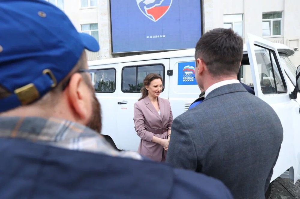 Анна Кузнецова: Новый УАЗ – на помощь гуманитарной миссии! Анна Кузнецова: Новый УАЗ – на помощь гуманитарной миссии!