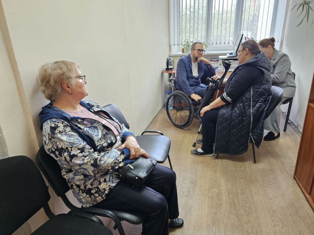 Прием члена Комитета Народного Совета по труду, занятости, социальной политике и делам ветеранов, депутата Народного Совета ДНР Ярослава Лисобея Прием члена Комитета Народного Совета по труду, занятости, социальной политике и делам ветеранов, депутата Народного Совета ДНР Ярослава Лисобея