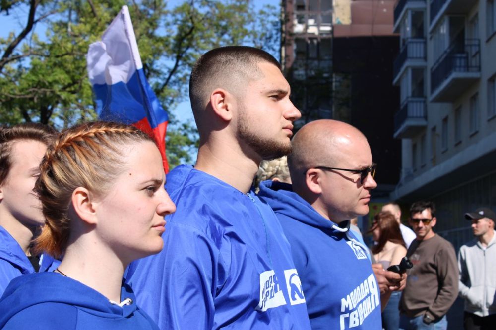Активисты Молодой Гвардии Единой России вместе с общественниками провели патриотические акции ко Дню освобождения Мариуполя Активисты Молодой Гвардии Единой России вместе с общественниками провели патриотические акции ко Дню освобождения Мариуполя