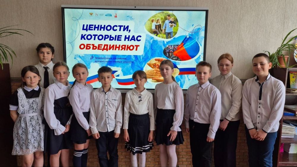 В школах Снежного прошли заключительные в этом году занятия проекта «Разговоры о важном» В школах Снежного прошли заключительные в этом году занятия проекта «Разговоры о важном»