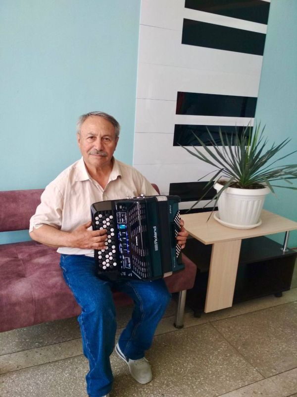 Александр Волошин: #гуманитарнаяпомощь. В феврале этого года во время рабочей поездки в Донецкую Народную Республику посетил Новосветскую детскую музыкальную школу – настоящий центр эстетического воспитания подрастающего... Александр Волошин: #гуманитарнаяпомощь. В феврале этого года во время рабочей поездки в Донецкую Народную Республику посетил Новосветскую детскую музыкальную школу – настоящий центр эстетического воспитания подрастающего...