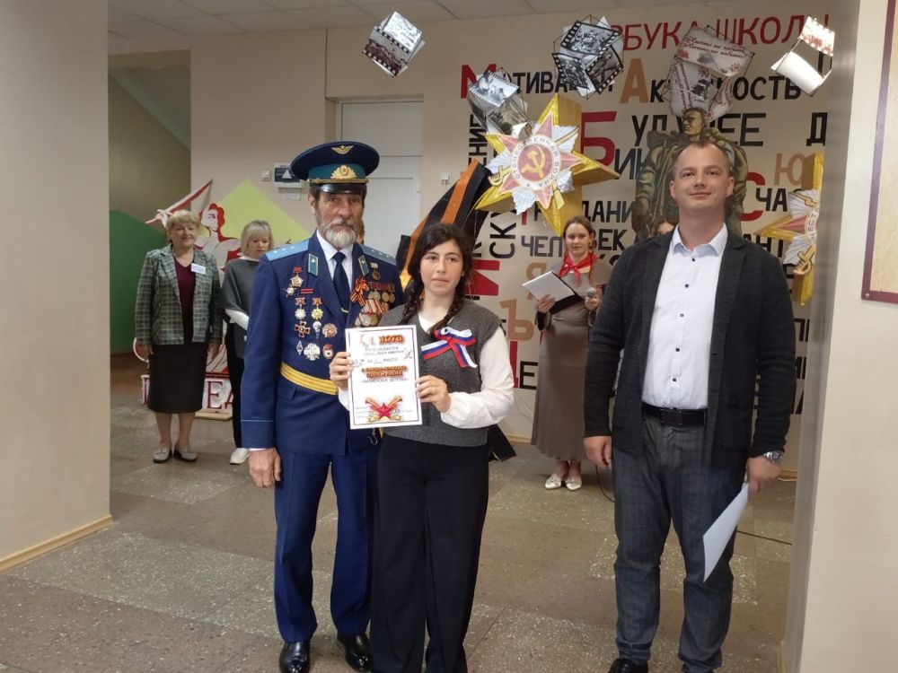 19 мая-День Пионерии. В честь этого праздника в ГБОУ "Школа №3 г. о. Дебальцево" по партийному проекту "Новая школа" прошёл конкурс-смотр строя и песни "Пионерское детство" в котором приняли участие учащиеся 2-10 классов 19 мая-День Пионерии. В честь этого праздника в ГБОУ "Школа №3 г. о. Дебальцево" по партийному проекту "Новая школа" прошёл конкурс-смотр строя и песни "Пионерское детство" в котором приняли участие учащиеся 2-10 классов