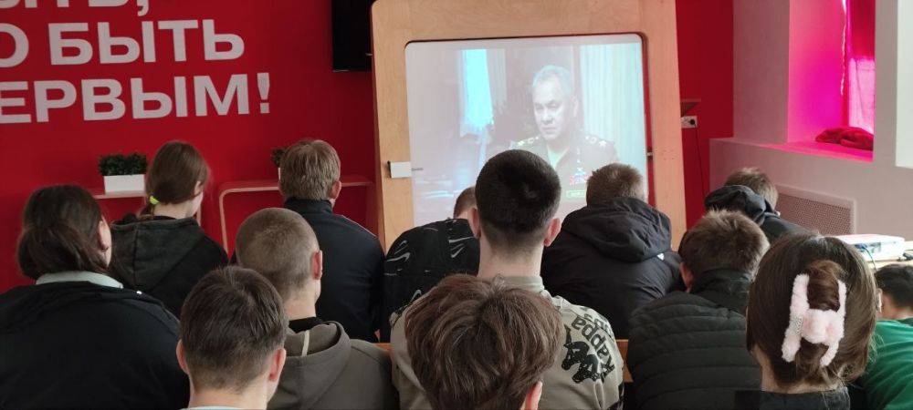 Специалисты молодёжного отдела им. Марии Пироговой муниципального бюджетного учреждения "Центр культуры и досуга Дебальцево" провели для студентов Дебальцевского колледжа транспортной видеолекторий по профилактике... Специалисты молодёжного отдела им. Марии Пироговой муниципального бюджетного учреждения "Центр культуры и досуга Дебальцево" провели для студентов Дебальцевского колледжа транспортной видеолекторий по профилактике...