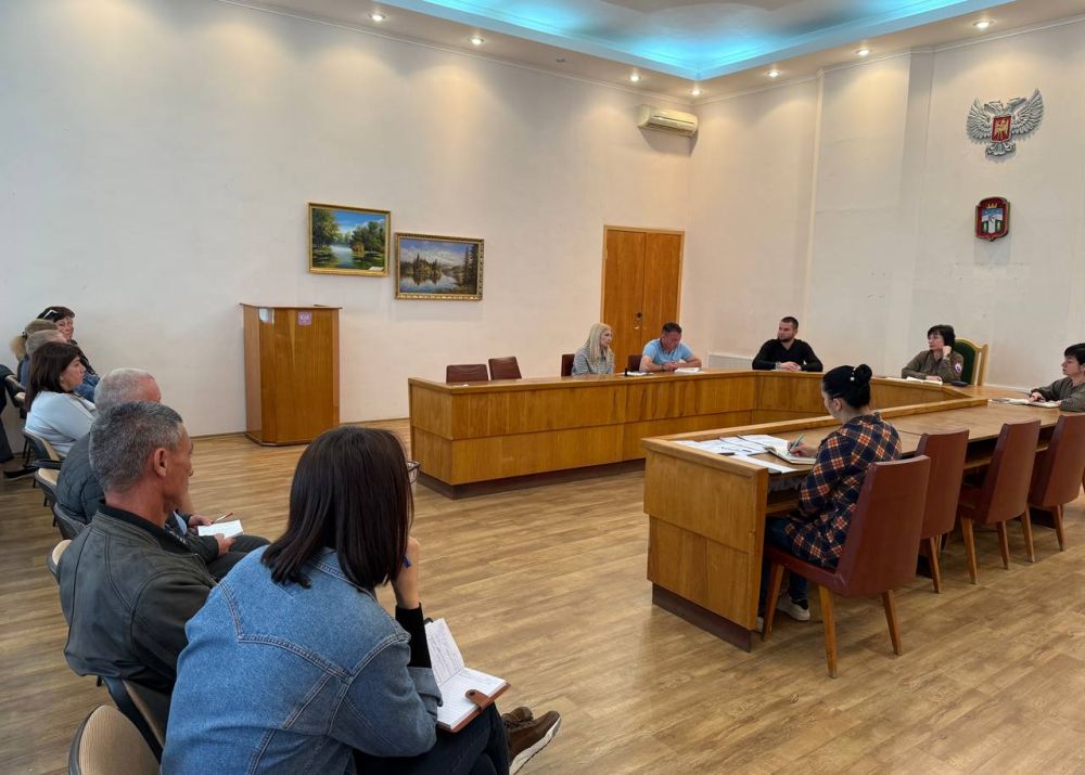 Сегодня по руководством Секретаря Тельмановского местного отделения Партии "ЕДИНАЯ РОССИЯ" проведена встреча с секретарями первичных отделений Сегодня по руководством Секретаря Тельмановского местного отделения Партии "ЕДИНАЯ РОССИЯ" проведена встреча с секретарями первичных отделений