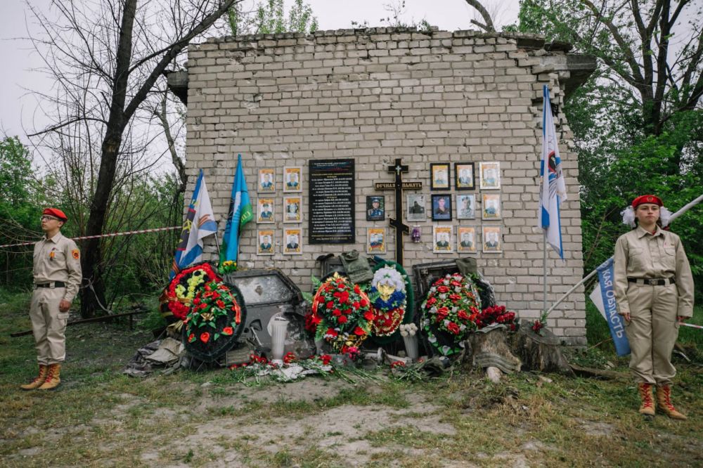 Олег Моргун: Сегодня, в третью годовщину освобождения Мариуполя от неонацистов, почтили память солдат и офицеров, отдавших жизни за нашу свободу, за возвращение приморского города домой, в Россию Олег Моргун: Сегодня, в третью годовщину освобождения Мариуполя от неонацистов, почтили память солдат и офицеров, отдавших жизни за нашу свободу, за возвращение приморского города домой, в Россию