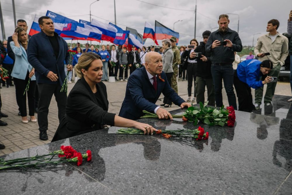 Олег Моргун: Сегодня, в третью годовщину освобождения Мариуполя от неонацистов, почтили память солдат и офицеров, отдавших жизни за нашу свободу, за возвращение приморского города домой, в Россию Олег Моргун: Сегодня, в третью годовщину освобождения Мариуполя от неонацистов, почтили память солдат и офицеров, отдавших жизни за нашу свободу, за возвращение приморского города домой, в Россию
