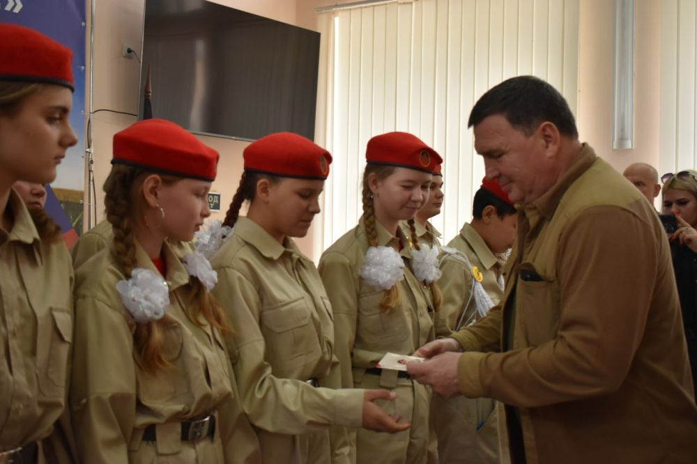 Глава Амвросиевского муниципального округа Игорь Лызов принял участие в очень важном патриотическом мероприятии – церемонии посвящения в Юнармейцы Глава Амвросиевского муниципального округа Игорь Лызов принял участие в очень важном патриотическом мероприятии – церемонии посвящения в Юнармейцы