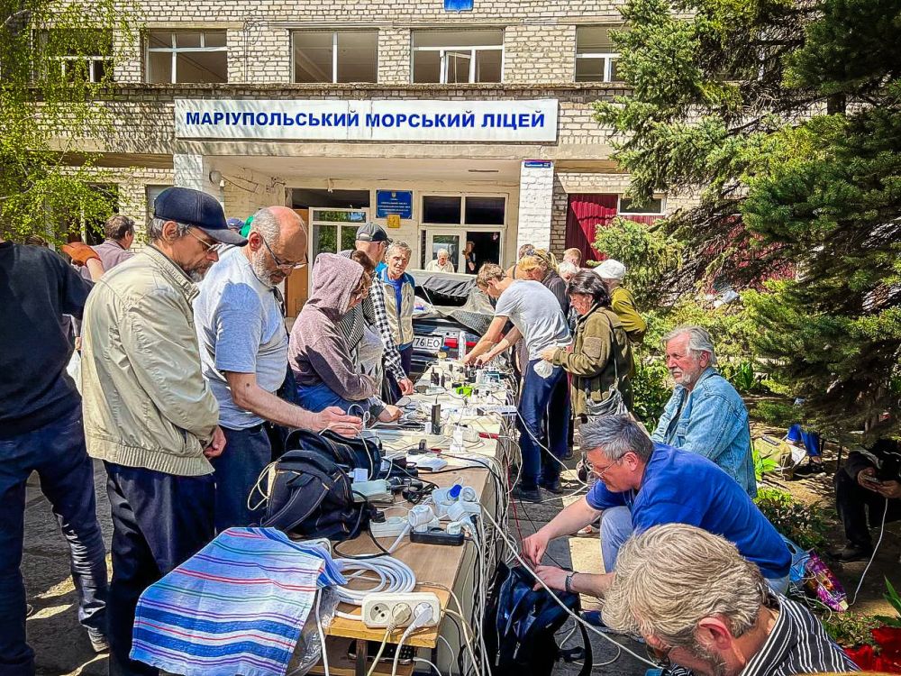 Три года назад вместе с военными Команда ОД ДР зашла в Мариуполь, чтобы помочь нашим землякам Три года назад вместе с военными Команда ОД ДР зашла в Мариуполь, чтобы помочь нашим землякам