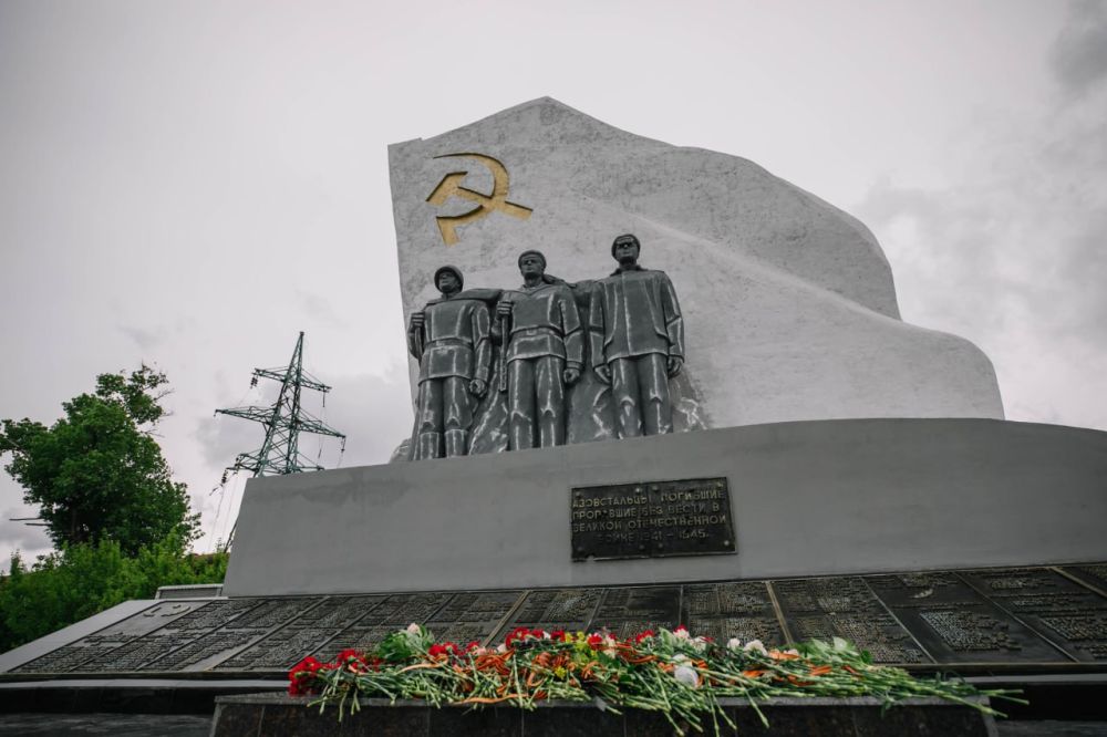 Олег Моргун: Сегодня, в третью годовщину освобождения Мариуполя от неонацистов, почтили память солдат и офицеров, отдавших жизни за нашу свободу, за возвращение приморского города домой, в Россию Олег Моргун: Сегодня, в третью годовщину освобождения Мариуполя от неонацистов, почтили память солдат и офицеров, отдавших жизни за нашу свободу, за возвращение приморского города домой, в Россию