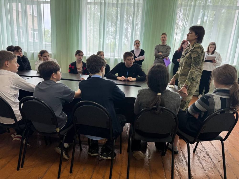 В рамках реализации мероприятий антинаркотической комиссии администрация городского округа Дебальцево, совместно с ОМВД России "Дебальцевский", провела анкетирование среди обучающихся ГБОУ "Школа № 3 г.о. Дебальцево" на тему... В рамках реализации мероприятий антинаркотической комиссии администрация городского округа Дебальцево, совместно с ОМВД России "Дебальцевский", провела анкетирование среди обучающихся ГБОУ "Школа № 3 г.о. Дебальцево" на тему...