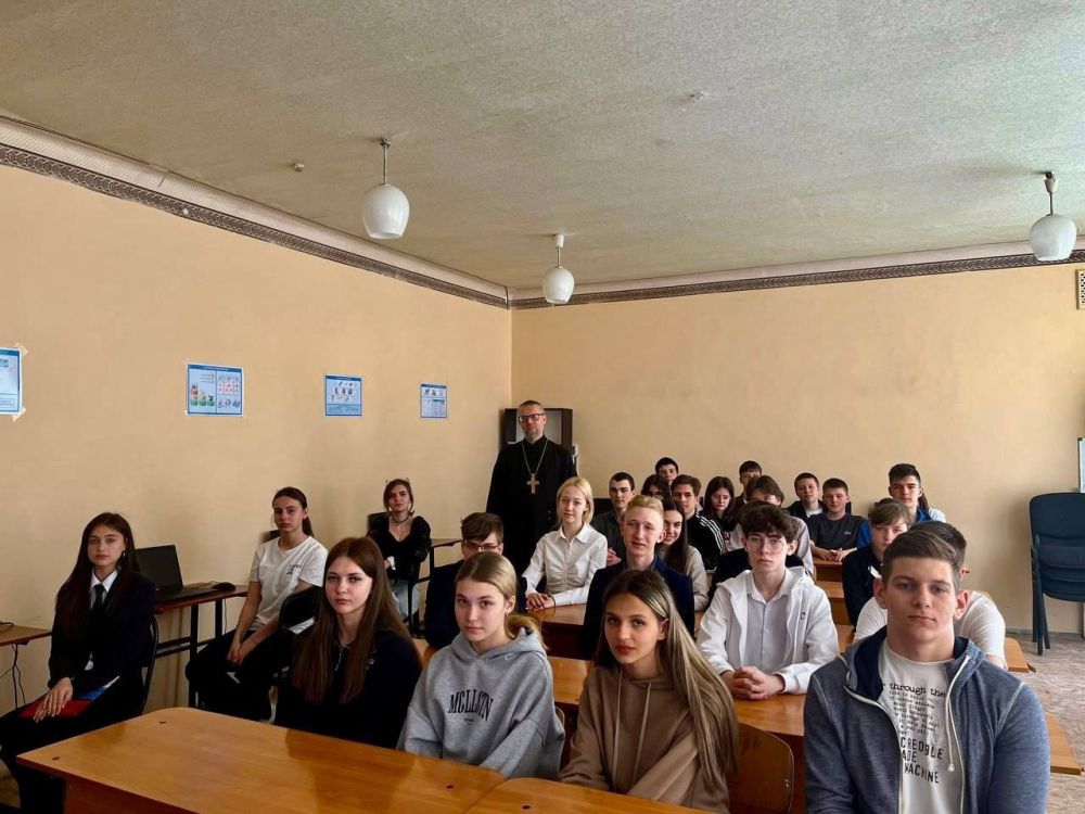 19 мая в ГБОУ «СШ №57 г.о. Макеевка» по партийному проекту«Мир возможностей» - акции «История России в Великих Святых» среди девятых состоялся открытый урок «Исследование о святых местах региона» 19 мая в ГБОУ «СШ №57 г.о. Макеевка» по партийному проекту«Мир возможностей» - акции «История России в Великих Святых» среди девятых состоялся открытый урок «Исследование о святых местах региона»