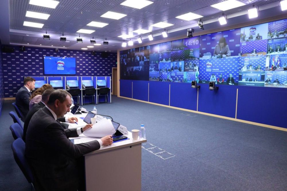 «Единая Россия» и Минстрой России провели прямую линию по вопросам ЖКХ «Единая Россия» и Минстрой России провели прямую линию по вопросам ЖКХ