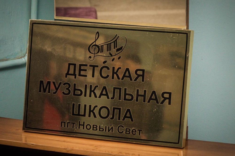 Александр Волошин: #гуманитарнаяпомощь. В феврале этого года во время рабочей поездки в Донецкую Народную Республику посетил Новосветскую детскую музыкальную школу – настоящий центр эстетического воспитания подрастающего... Александр Волошин: #гуманитарнаяпомощь. В феврале этого года во время рабочей поездки в Донецкую Народную Республику посетил Новосветскую детскую музыкальную школу – настоящий центр эстетического воспитания подрастающего...