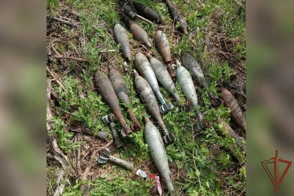 Росгвардия показала кадры уничтожения боеприпасов, обнаруженных на донецком направлении Росгвардия показала кадры уничтожения боеприпасов, обнаруженных на донецком направлении