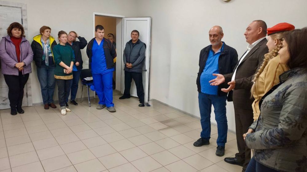 Сегодня руководитель Управы Буденновского внутригородского района Михаил Меренков совместно с депутатом Донецкого городского совета Татьяной Жуковой и заместителем руководителя Управы Буденновского внутригородского района... Сегодня руководитель Управы Буденновского внутригородского района Михаил Меренков совместно с депутатом Донецкого городского совета Татьяной Жуковой и заместителем руководителя Управы Буденновского внутригородского района...
