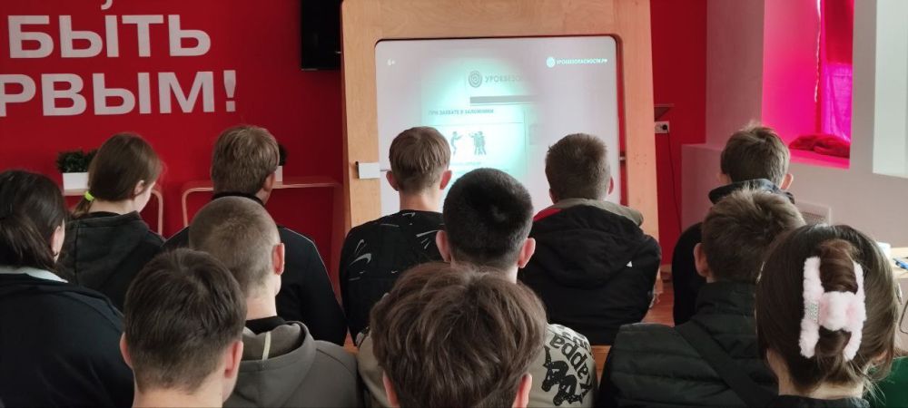 Специалисты молодёжного отдела им. Марии Пироговой муниципального бюджетного учреждения "Центр культуры и досуга Дебальцево" провели для студентов Дебальцевского колледжа транспортной видеолекторий по профилактике... Специалисты молодёжного отдела им. Марии Пироговой муниципального бюджетного учреждения "Центр культуры и досуга Дебальцево" провели для студентов Дебальцевского колледжа транспортной видеолекторий по профилактике...