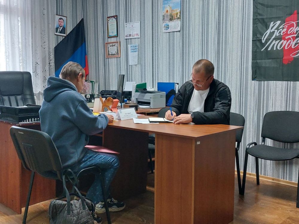 Сергей Желновач: 20 мая 2025г., заместитель главы администрации городского округа Дебальцево Валерий Бессараб, провёл личный прием граждан в местной общественной приёмной Дебальцевского местного отделения Партии "Единая... Сергей Желновач: 20 мая 2025г., заместитель главы администрации городского округа Дебальцево Валерий Бессараб, провёл личный прием граждан в местной общественной приёмной Дебальцевского местного отделения Партии "Единая...