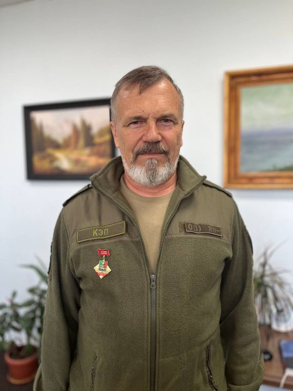 Василий Овчаров: Выполнили ответственную миссию и совместно с представителями депутатского корпуса Новоазовского муниципального совета вручили нагрудный знак «Почетный гражданин Новоазовского муниципального округа»... Василий Овчаров: Выполнили ответственную миссию и совместно с представителями депутатского корпуса Новоазовского муниципального совета вручили нагрудный знак «Почетный гражданин Новоазовского муниципального округа»...